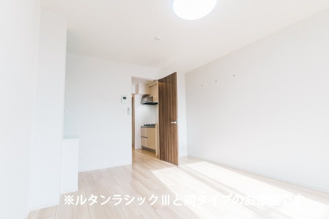 アーバン　グランデ（越谷市袋山） リビング