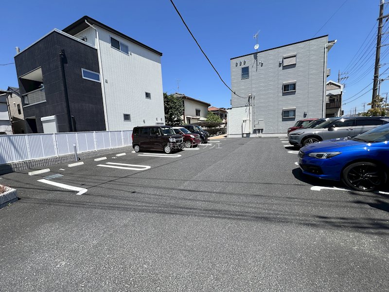 アーバン　グランデ（越谷市袋山） 駐車場