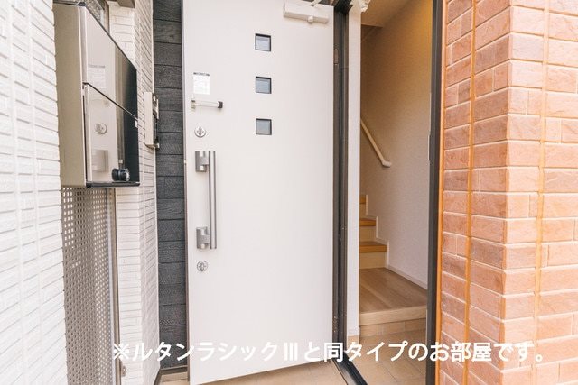 アーバン　グランデ（越谷市袋山） 玄関