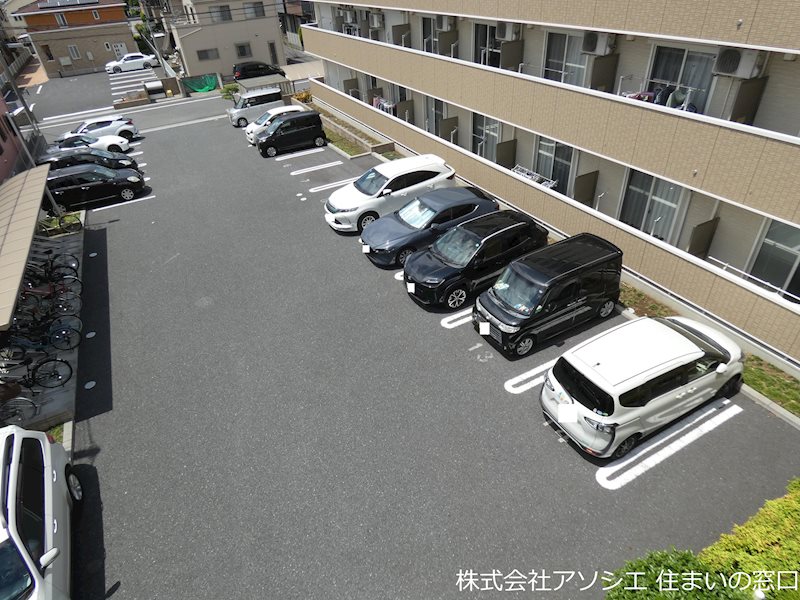 アルバ・グラートＢ 駐車場
