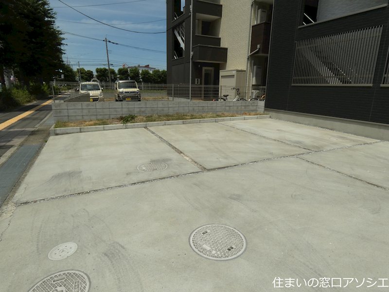 ウエストガーデン吉川高富Ⅱ 駐車場