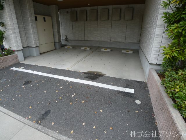 shu shu quattro 駐車場