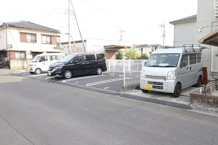 セタンドール緑町 駐車場