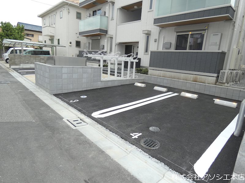 グラナーデ八潮 駐車場