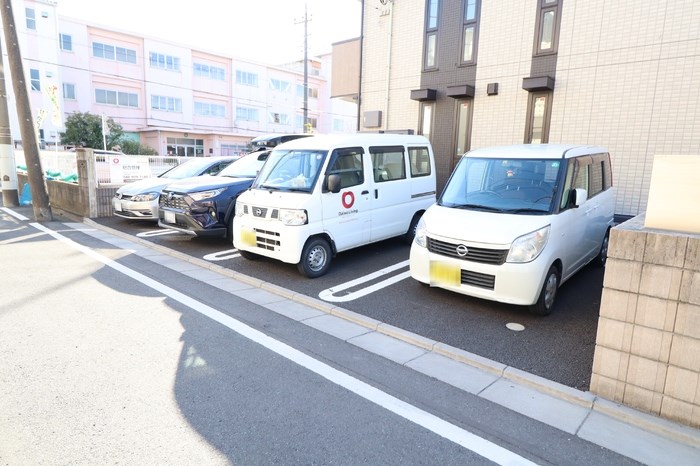 フェアリーシャトー 駐車場