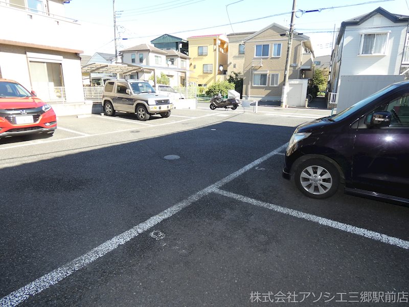 ヴィラ　弐番館 駐車場