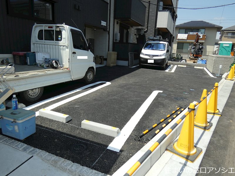 アドラブール　B棟 駐車場