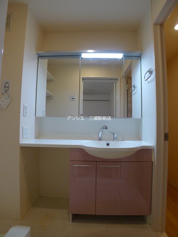 エミネンス（八潮市大瀬4丁目） 洗面所