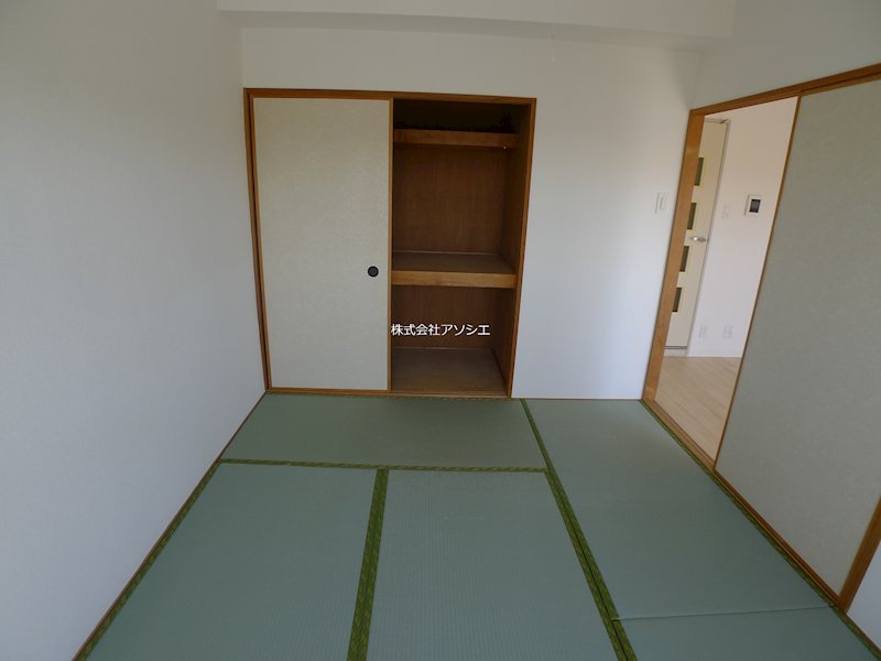 エクセラン三郷 収納