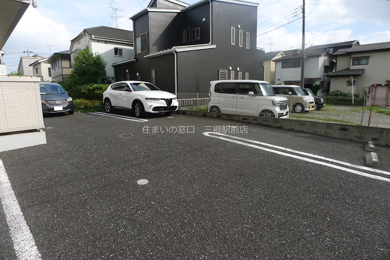 ミストラル 駐車場
