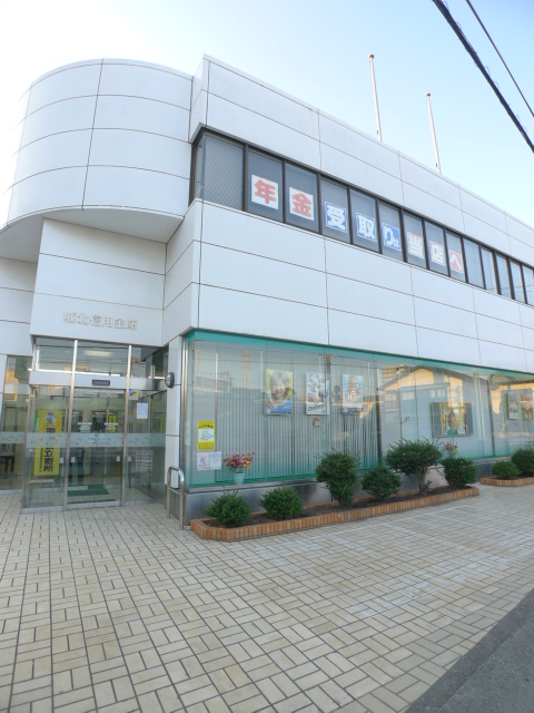 赤山町ハイツ 銀行