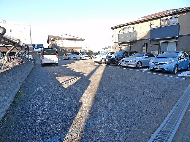 エクセレントこはく 駐車場