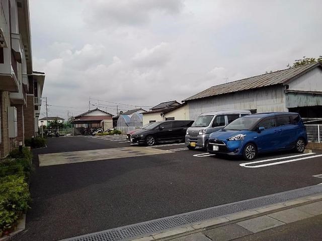 プレザントⅡ 駐車場