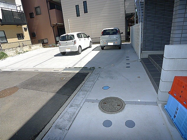 ウエストハイム大袋 駐車場