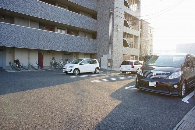 アーバンウィンズ3 駐車場