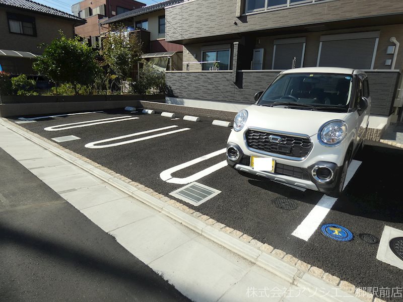 プレシャス　エイト　Ⅱ 駐車場
