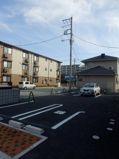 ヴィラ　ストリア 駐車場