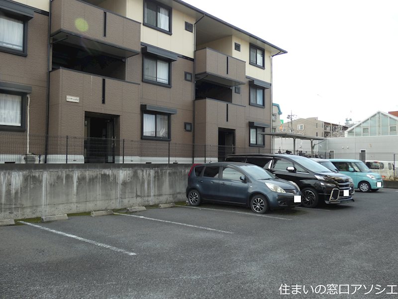 シンヤハンズ　Ⅰ 駐車場
