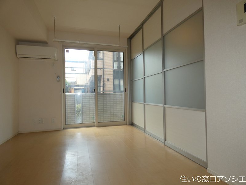 オーパス（越谷市赤山町1丁目） リビング