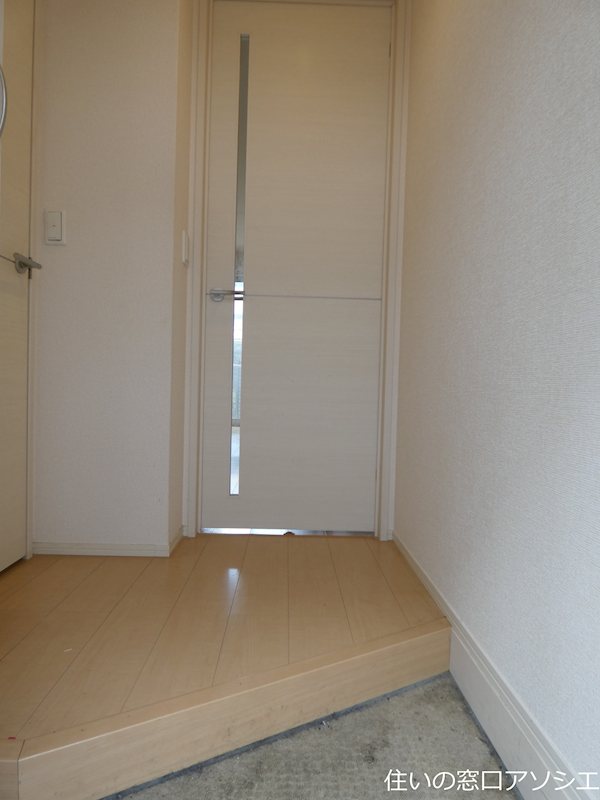 オーパス（越谷市赤山町1丁目） 玄関