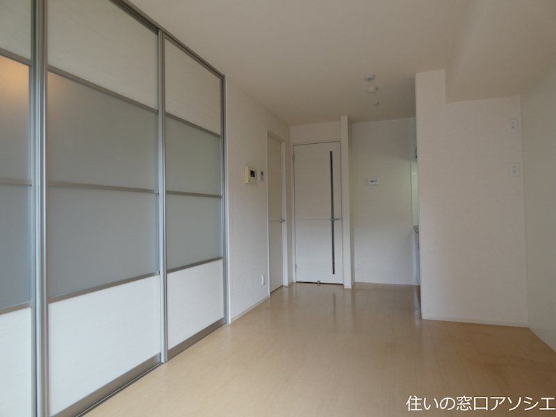 オーパス（越谷市赤山町1丁目） リビング