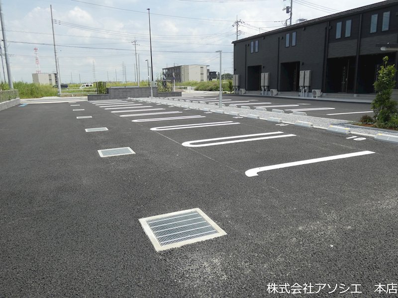 クイーンハウスⅡ　B棟 駐車場