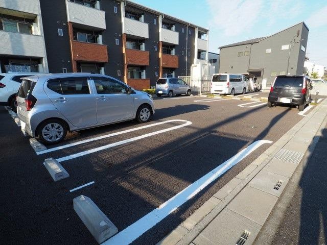 グラース・アビタシオンⅣ 駐車場