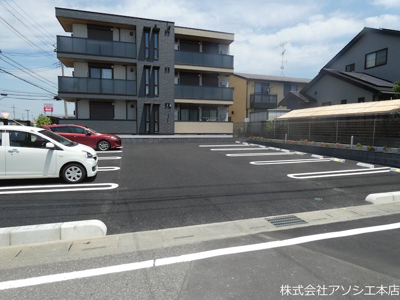 エクレール（吉川市美南） 駐車場