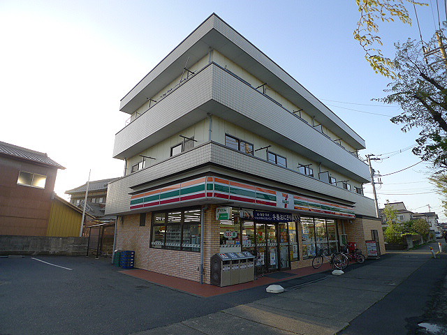 ヒル　フィールド　ブリーズ館 コンビニ
