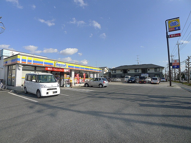 キャメル吉川スリジエ コンビニ