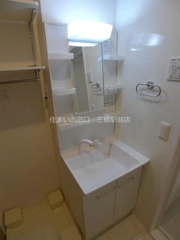 ソレイユ・イースト 洗面所