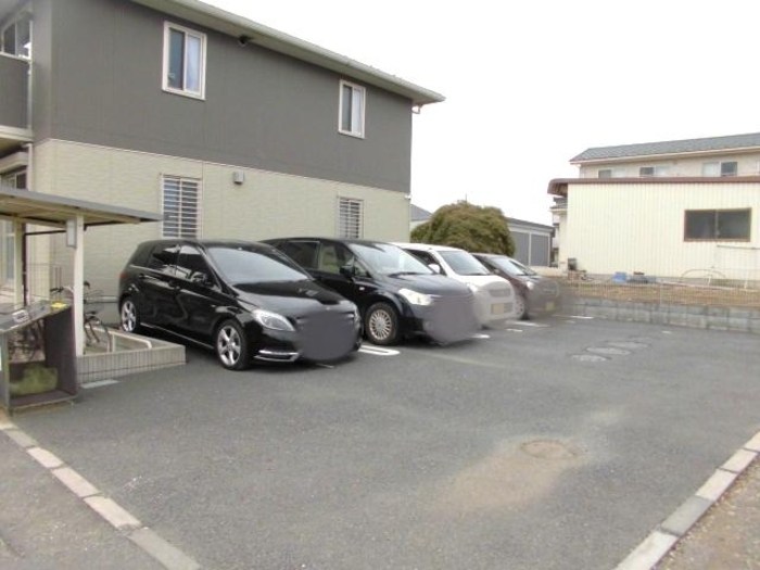 アイリス 駐車場