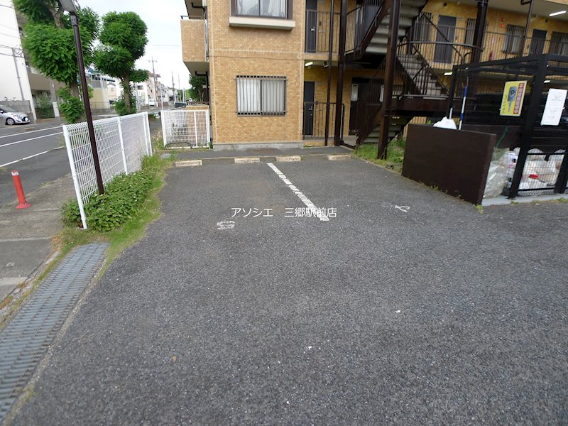 ISM三郷 駐車場