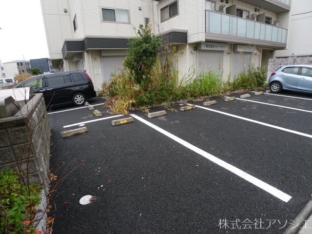 アトリエール 駐車場
