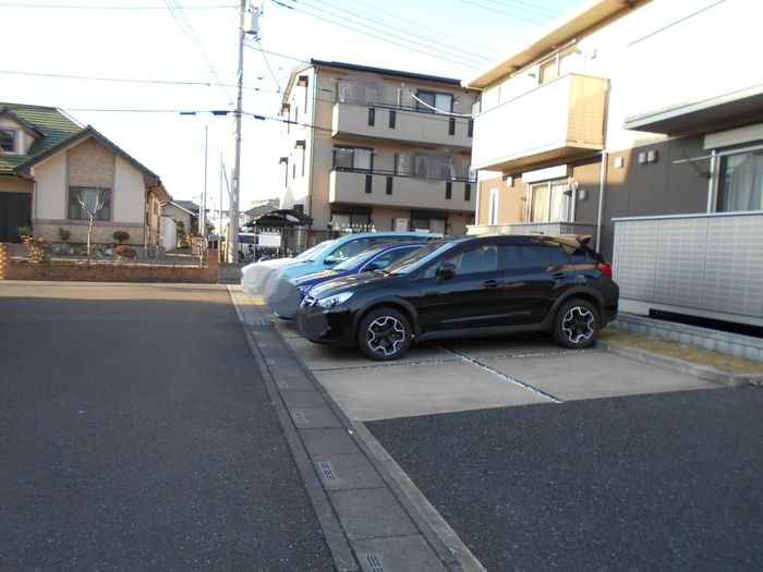 ピースドエルＢ 駐車場