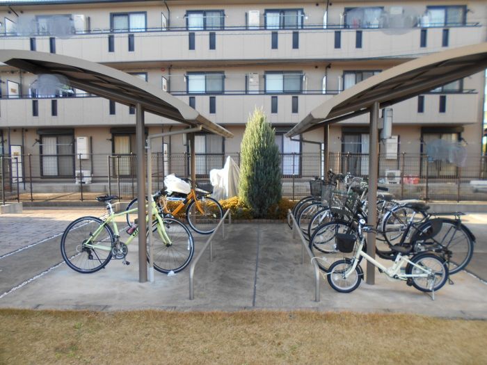 ピースドエルＢ 駐車場