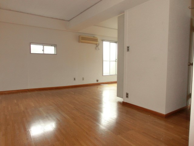 直井ビル 玄関