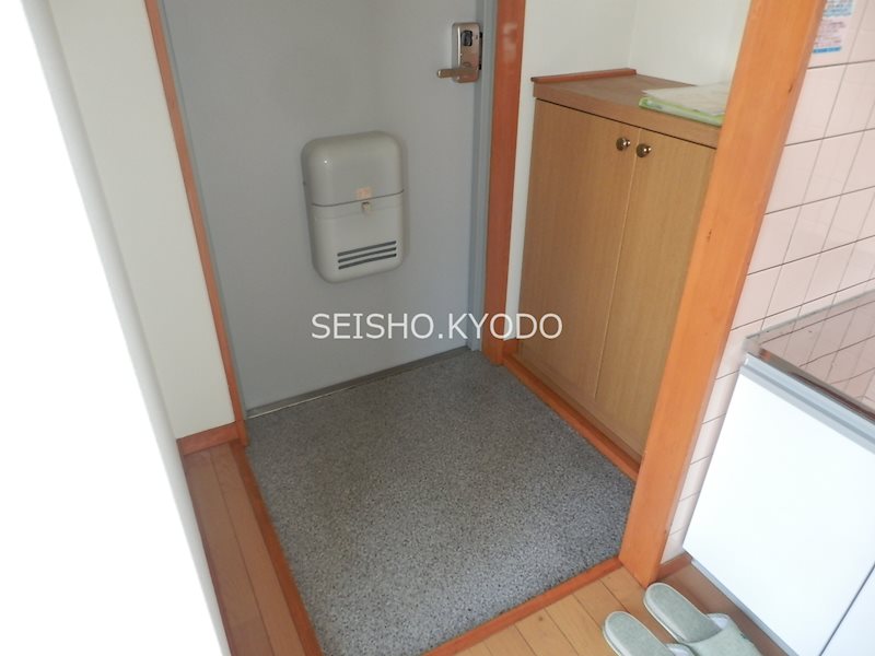 ダイナカビル 玄関