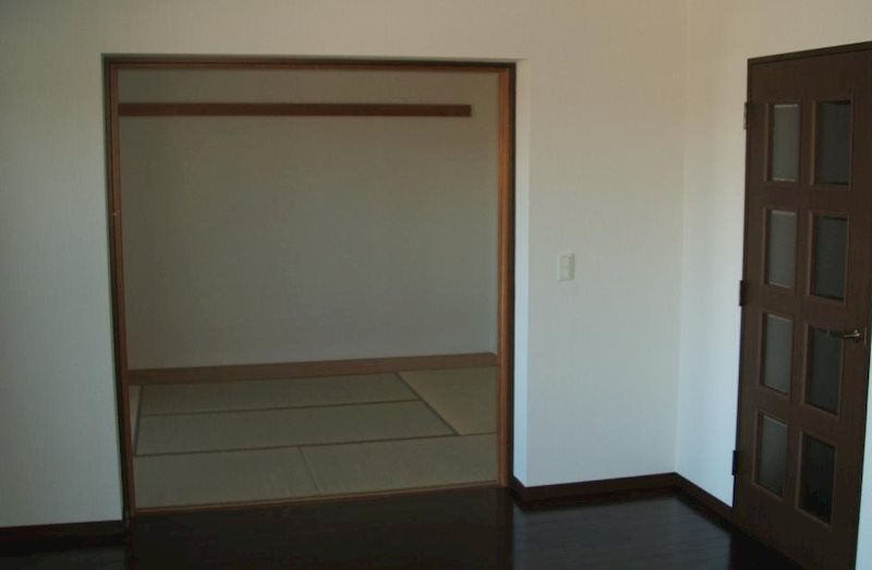 プレイス・アイズ 玄関