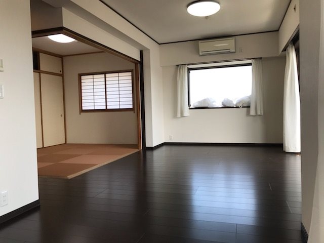 プレイス・アイズ 玄関