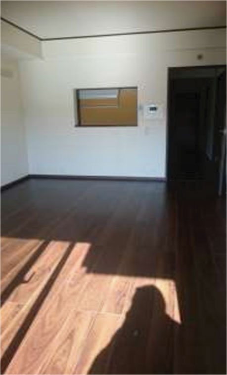 プレイス・アイズ 玄関