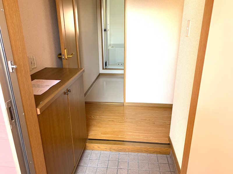 グランドハイツ西野B 玄関