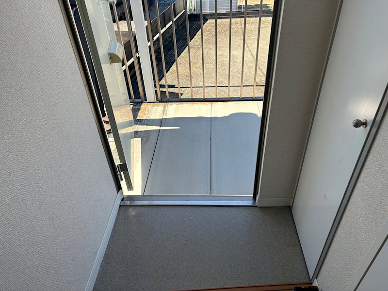 山梨県中央市西花輪 玄関