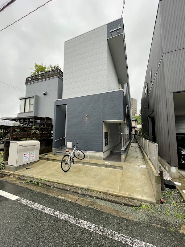 ADC坪井La.Class 外観