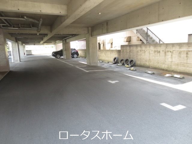 鹿児島県霧島市国分中央３丁目12－8－1 駐車場