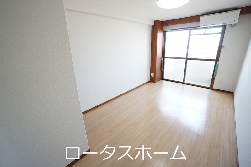 メゾン・エスプリ国分 リビング