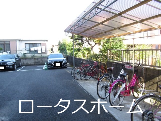 クリスタルハーモニー 駐車場