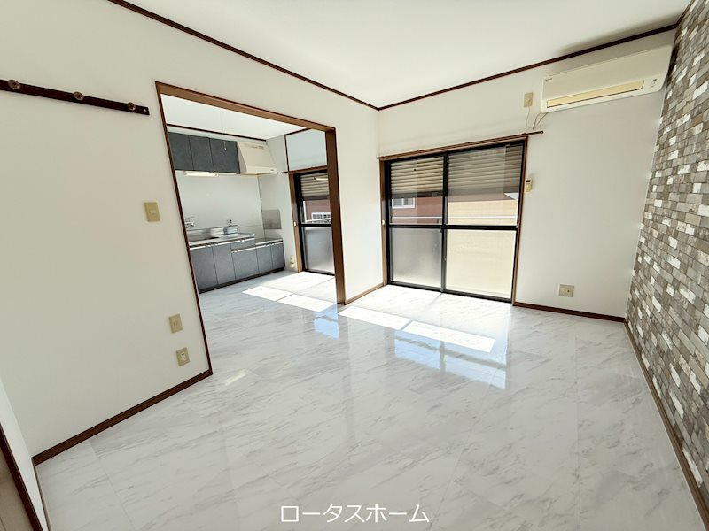 鹿児島県霧島市国分野口西18-8 リビング