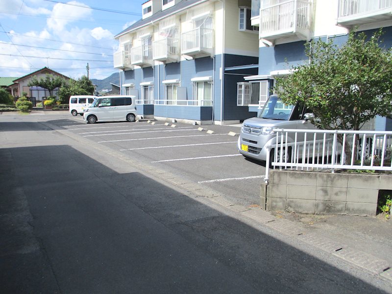 キャプテンハイツ 駐車場