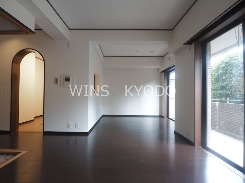 プレイス・アイズ  リビング